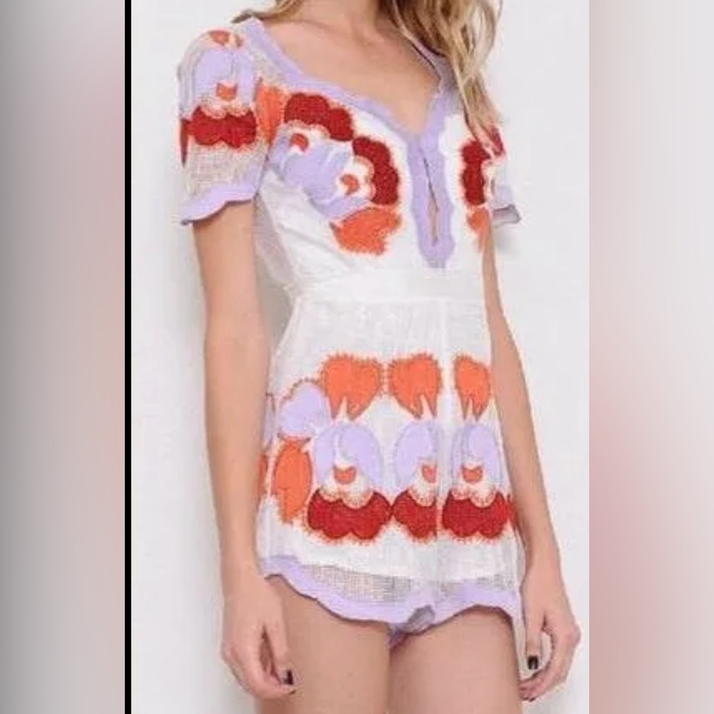 NWT L’atiste Romper. Size Large.